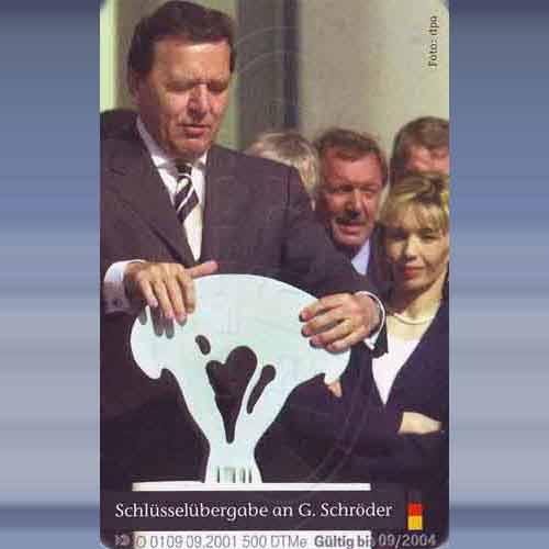 Schlüsselübergegabe an Schröder
